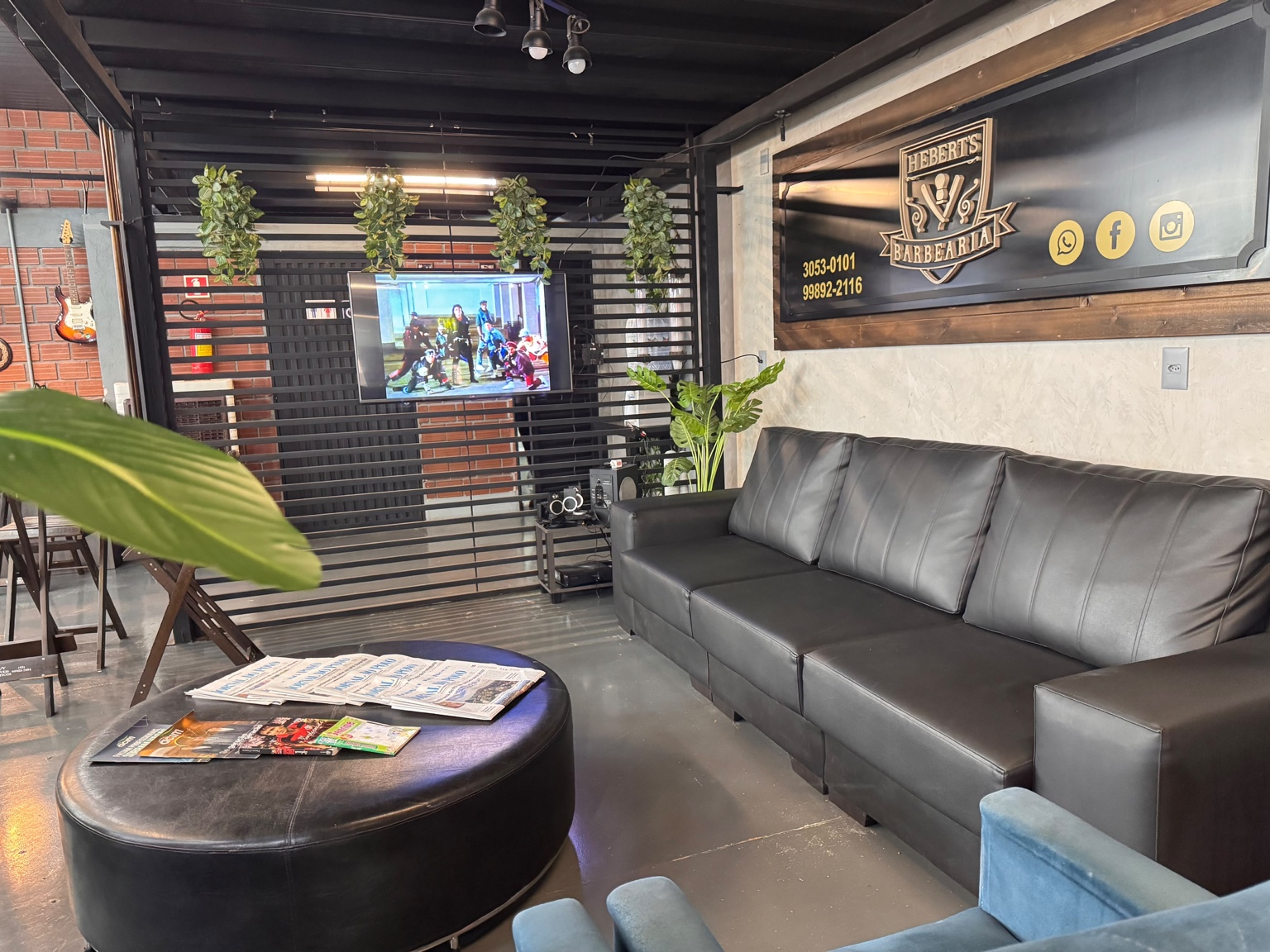 Lounge de espera da Hebert's Barbearia