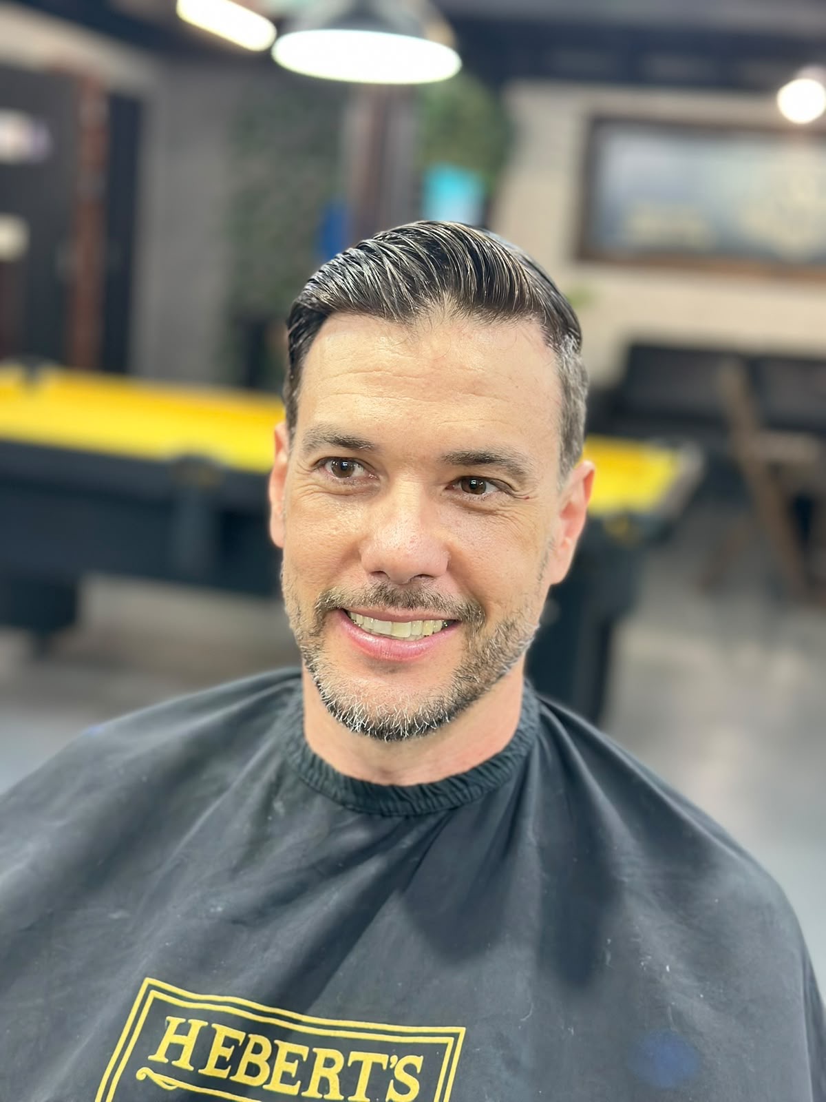 Corte masculino com barba