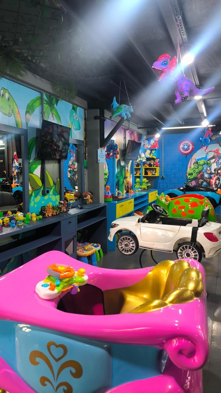 Cadeiras temáticas do espaço infantil